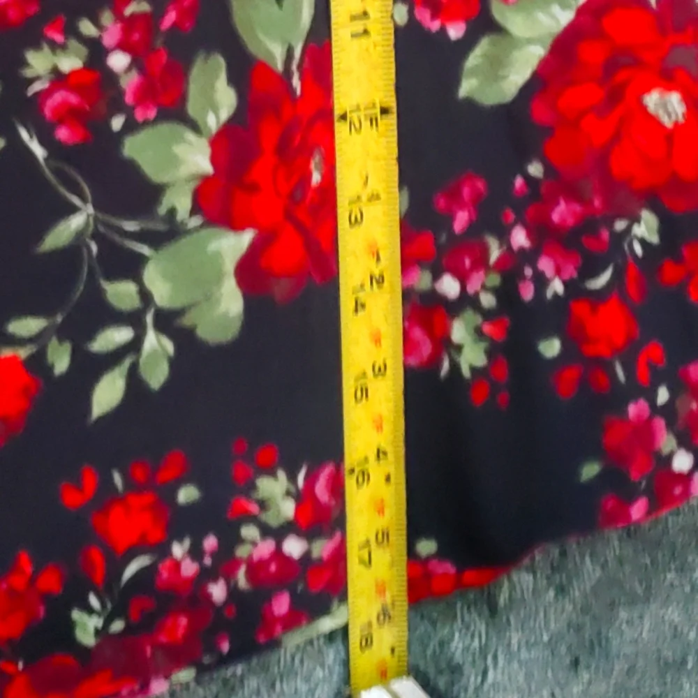 Printed Pull On Pants in size Medium - Picture 4 of 4